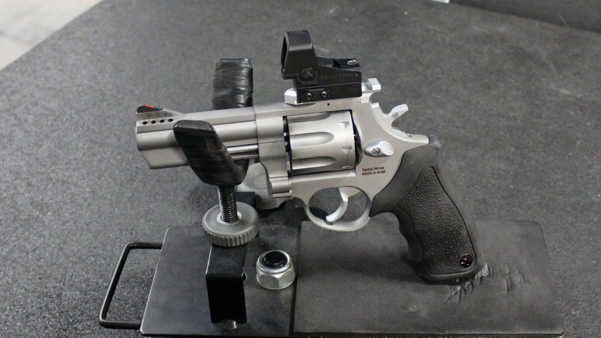 Taurus 608 Revolver in rest