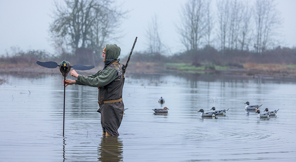 Hunter placing spinning motion decoy.