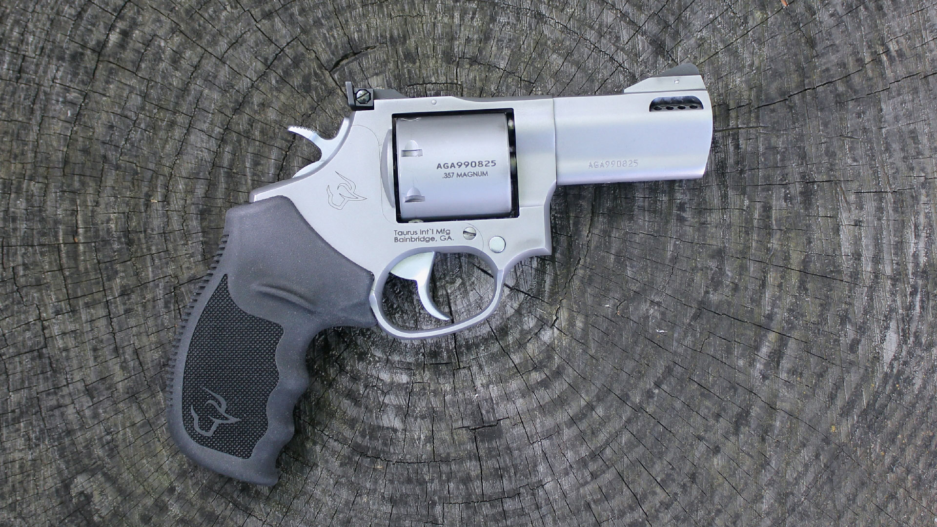 Snubnose Taurus revolver