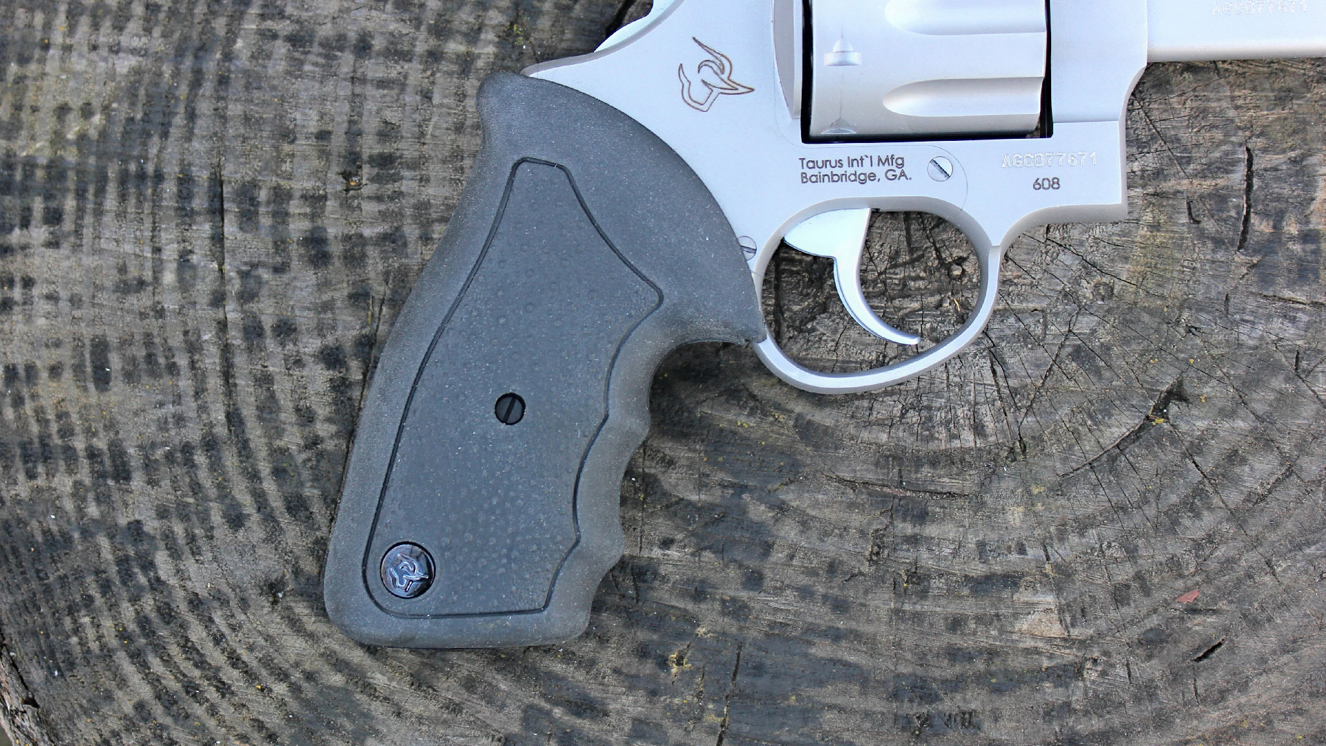 Taurus 608 Revolver Grip