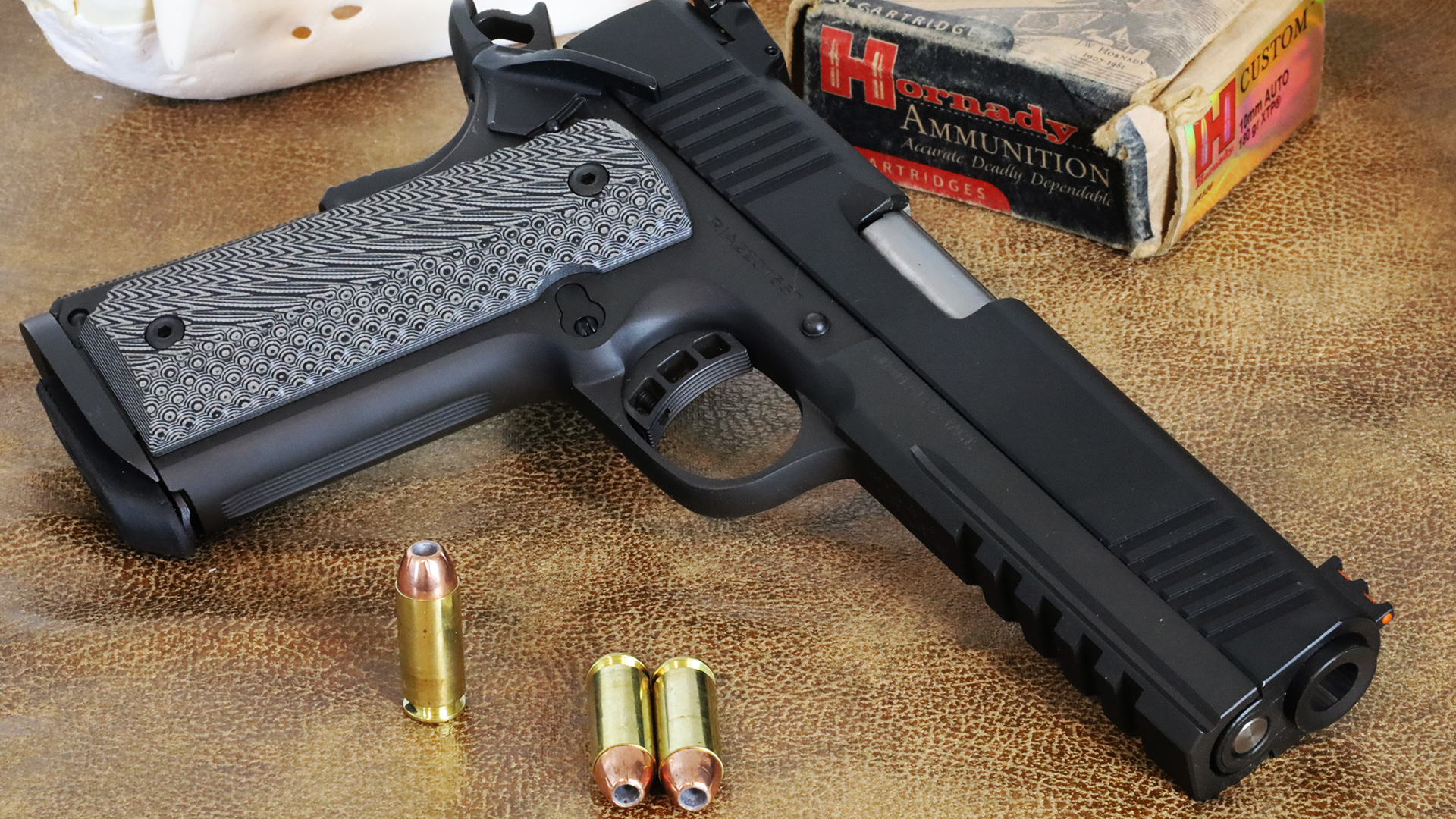 44 caliber magnum pistol cartridge case with 9mm bullet Stock Photo